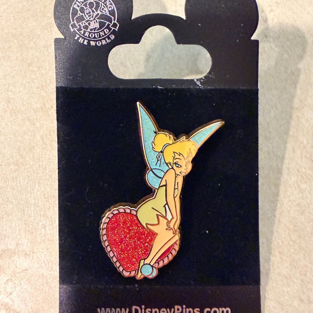 Disney Tinker Bell Sweetheart Sitting Glitter Heart Pin NOC